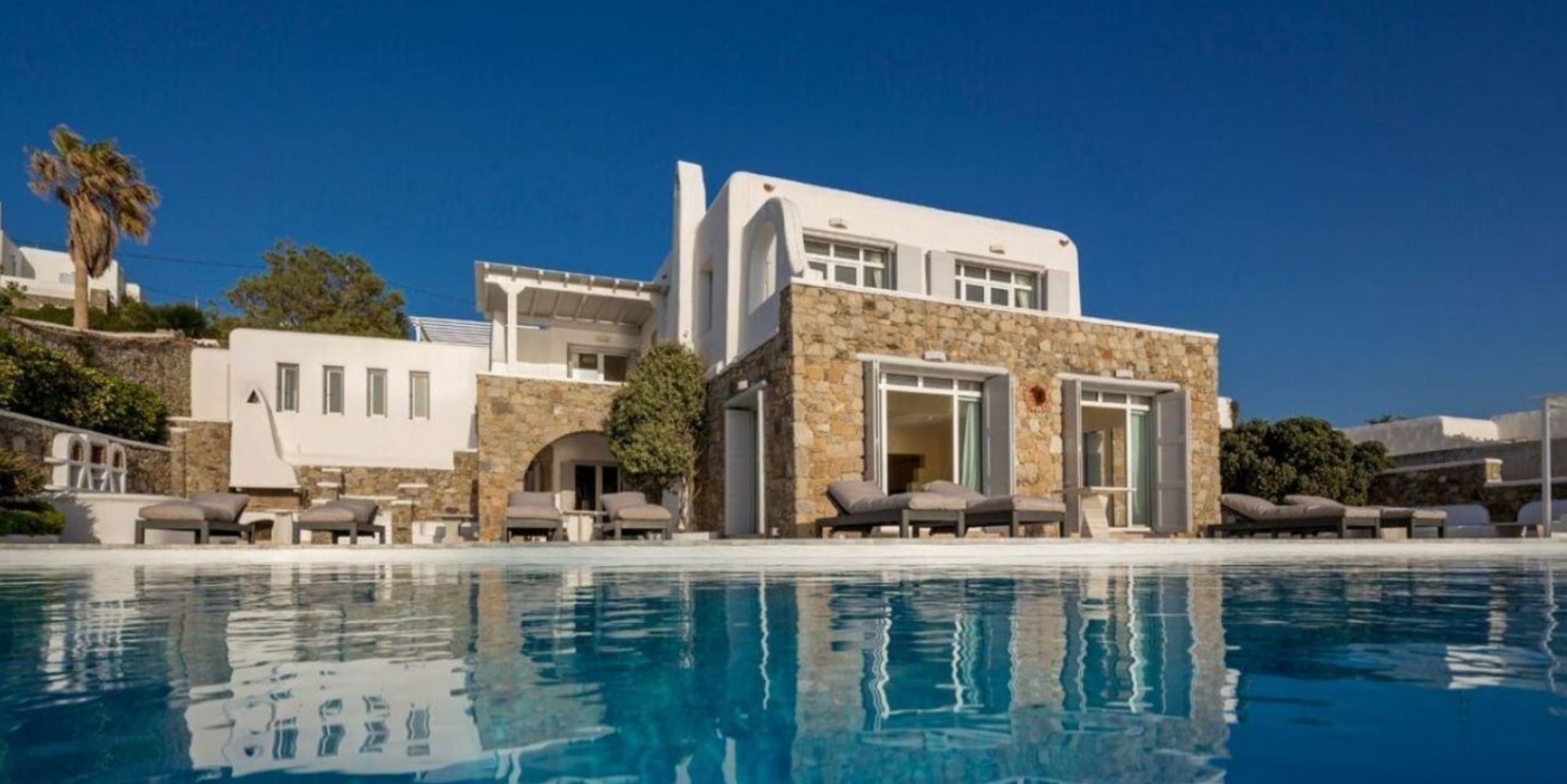 A Kingdom's infinity pool overlooking the sea.